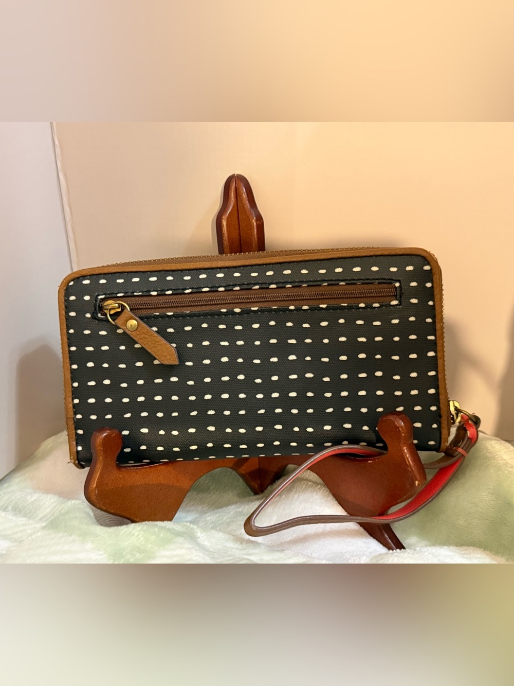 Fossil Black & White Polka Dot Wristlet new with flaws see pictures zip around